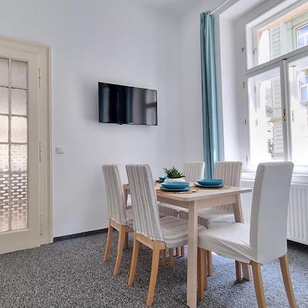 Finnem Rentals Tyrsova براغ المظهر الخارجي الصورة