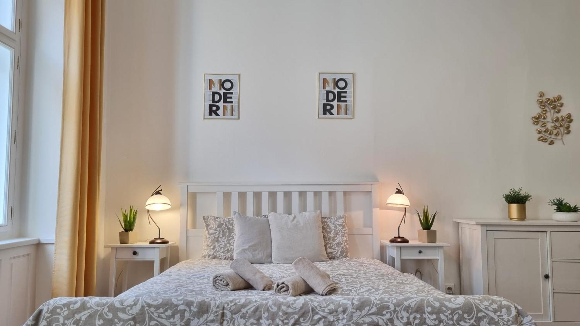 Finnem Rentals Tyrsova براغ المظهر الخارجي الصورة