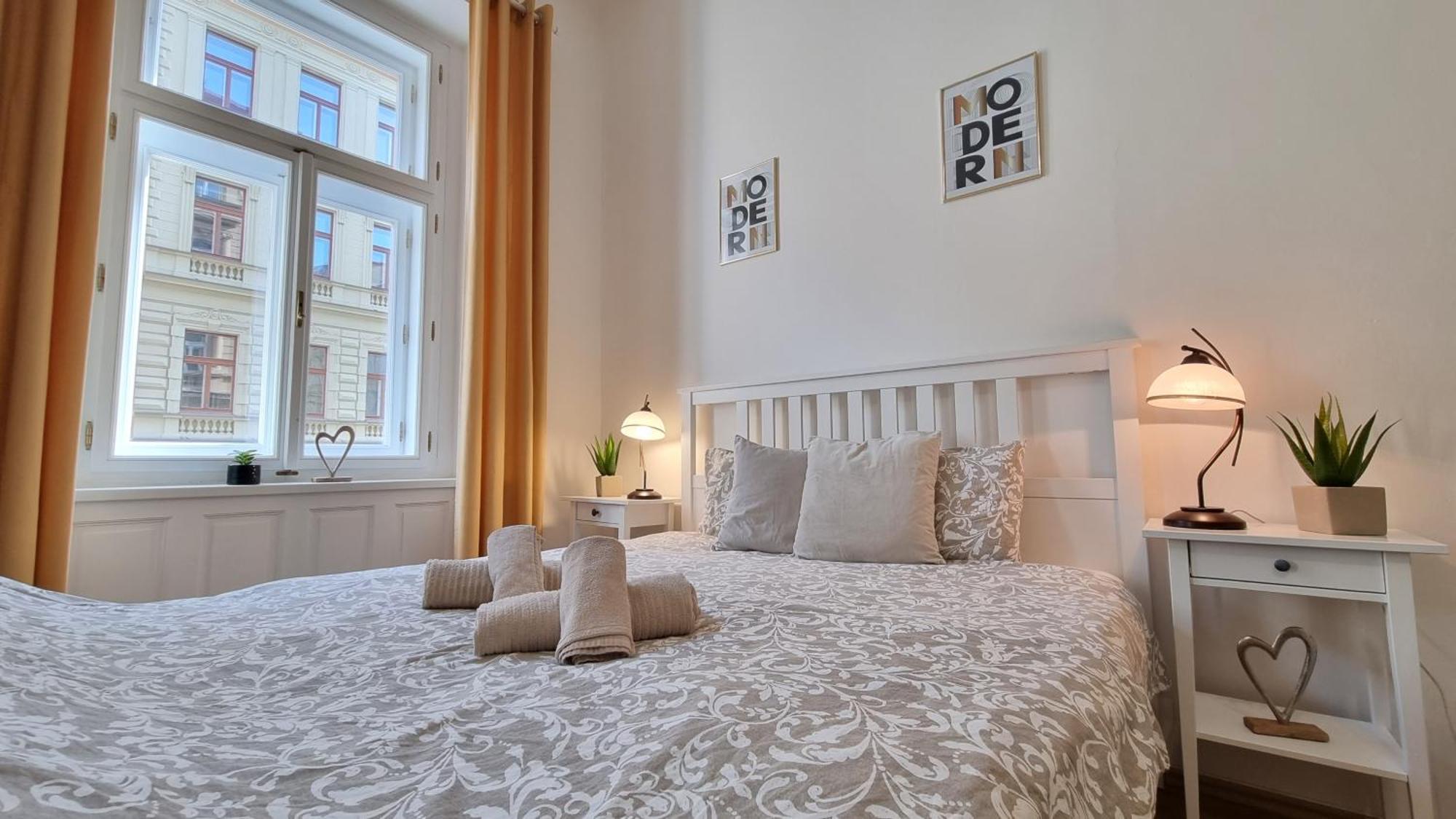 Finnem Rentals Tyrsova براغ المظهر الخارجي الصورة